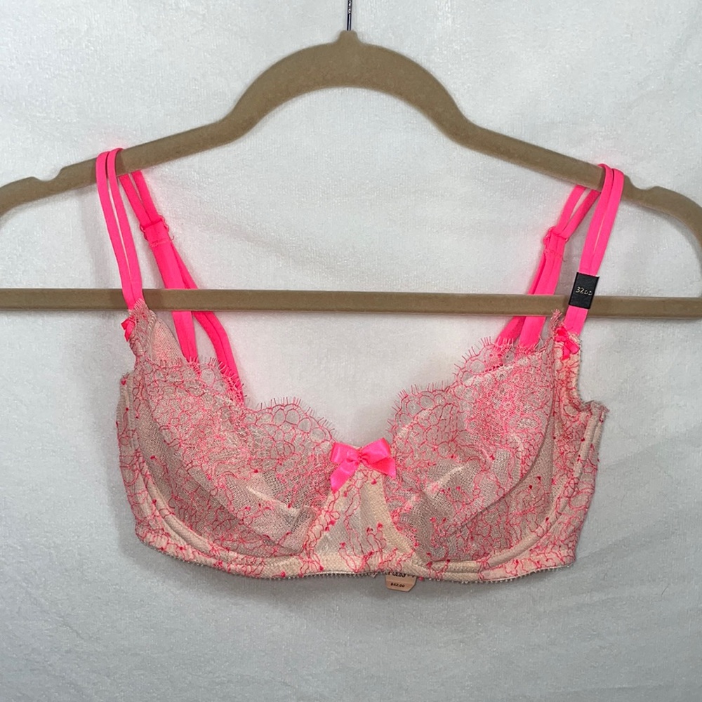 🌟 NWT 🌟 Victoria Secret Very Sexy Unlined Demi Lace sz 32DD